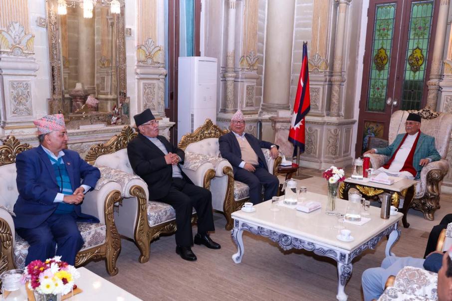 प्रधानमन्त्री ओलीद्धारा चीन भ्रमण बारे पूर्व प्रधानमन्त्री र पूर्व परराष्ट्रमन्त्रीसंग परामर्श, भ्रमणलाई कुनै देशविरुद्धको ‘कार्ड’ का रुपमा नलिन ओलीको आग्रह